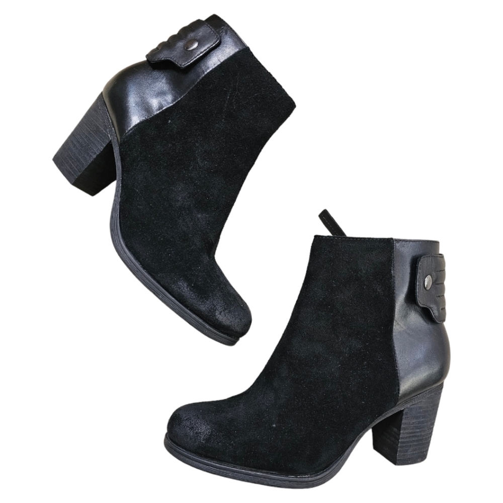 Clarks black booties. 8 EUC